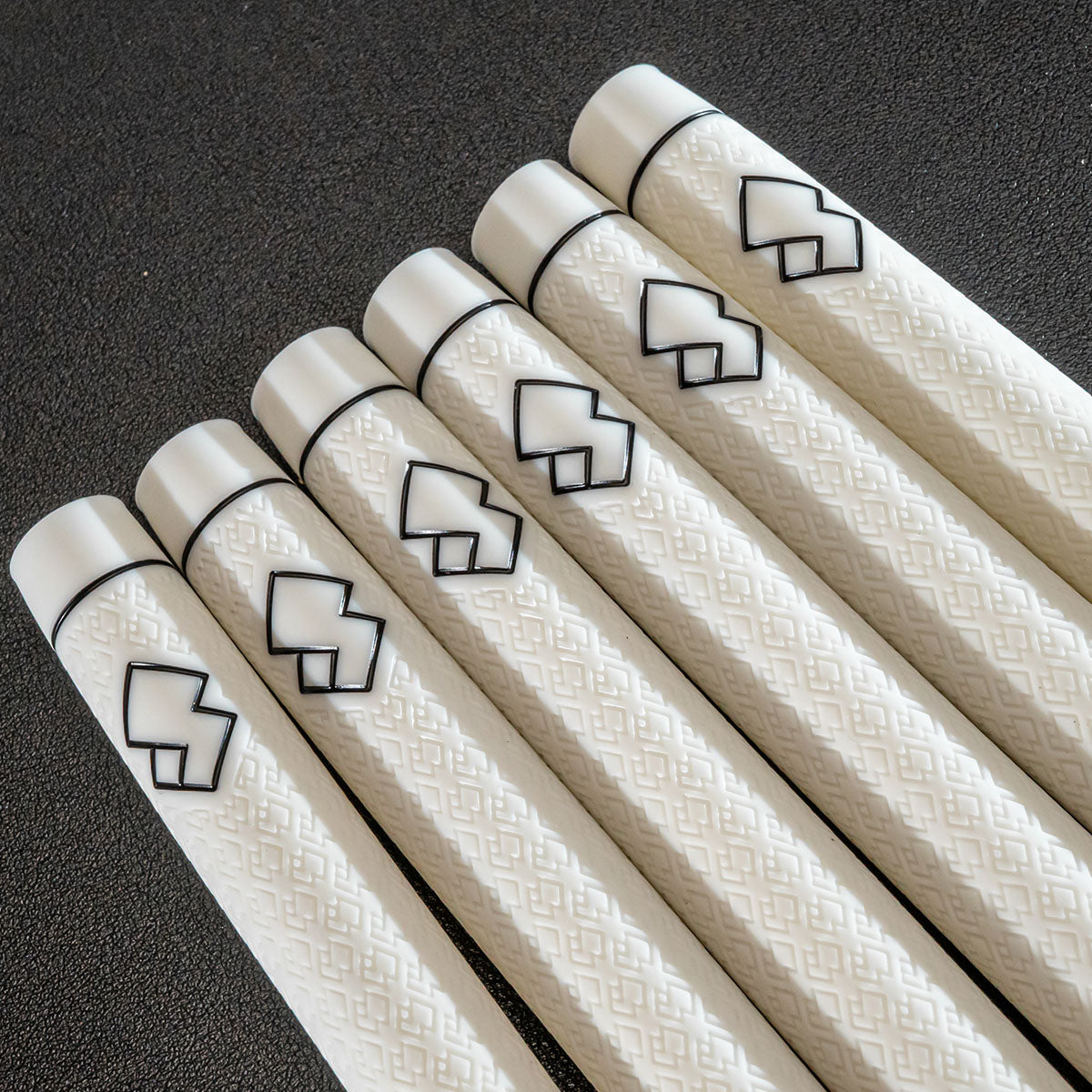 POINT EIGHT 8 | Premium Grip